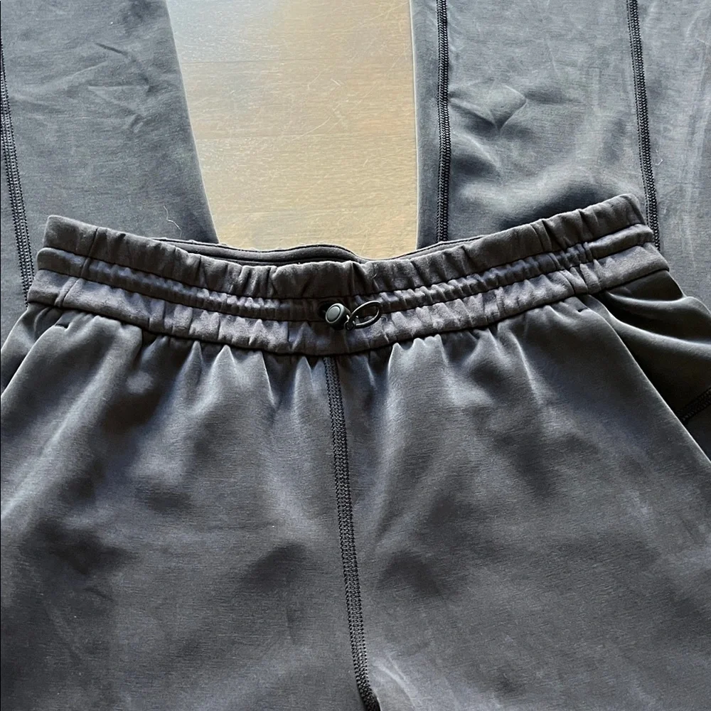 Lululemon Set. Softstreme. Size 6 top and 6 short bottom. - Picture 6 of 10